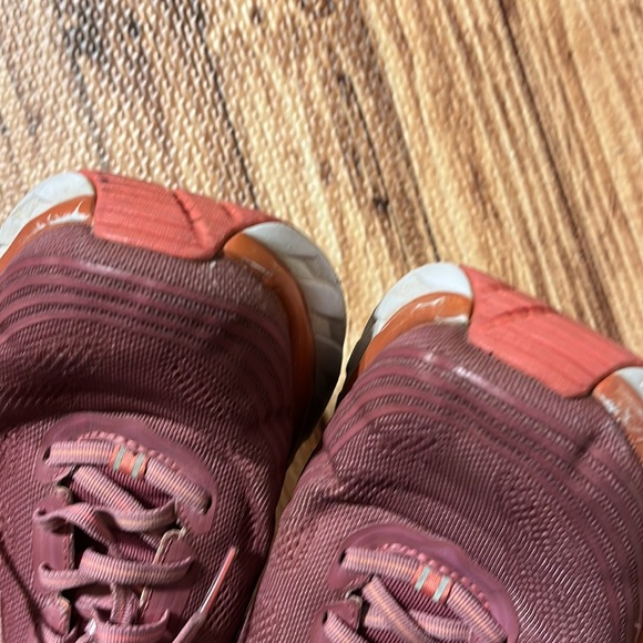 🌹 🏃🏼♀️ 🌹• HOKA x One x One • 🌹🏃🏼♀️🌹 … Style Vibes - Picture 7 of 13